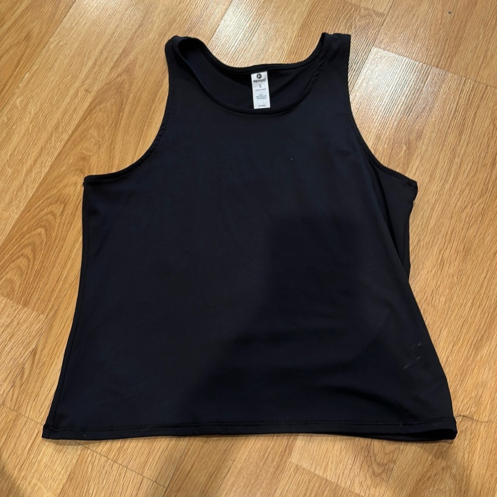 Black workout tank